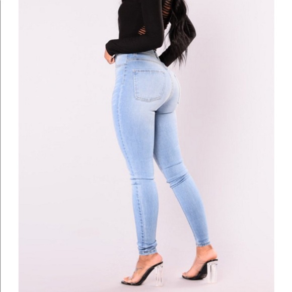 NWT High-Waisted Jeans 🏷 - Picture 1 of 8